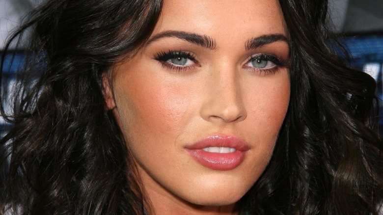 Megan Fox long eyelashes pink lip