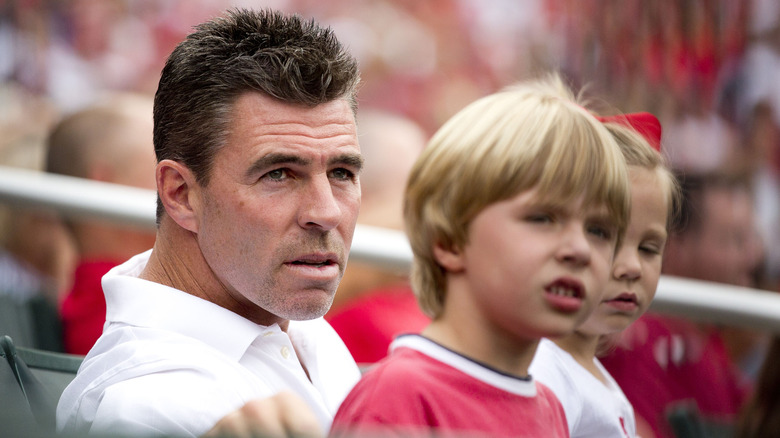 Jim Edmonds with his kids