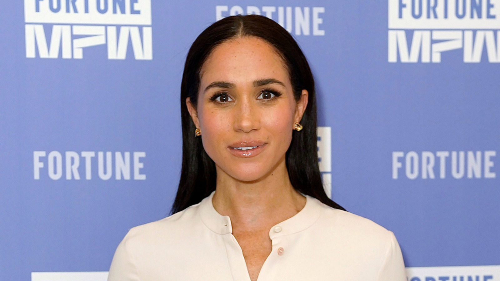 Meghan Markle Gives Her Ill Father A Middle Finger & Uses Harry As The Knife