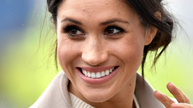 Meghan Markle side glance