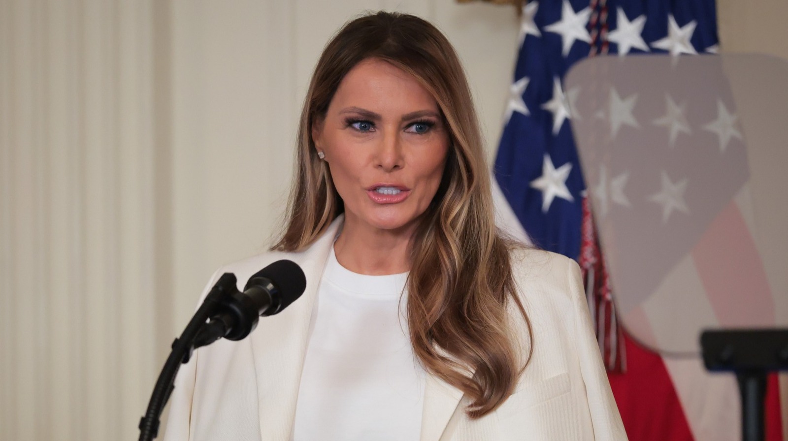 Melania Trump Exposes Her Lethal Legs In Way Too Sexy Skirt For The White House