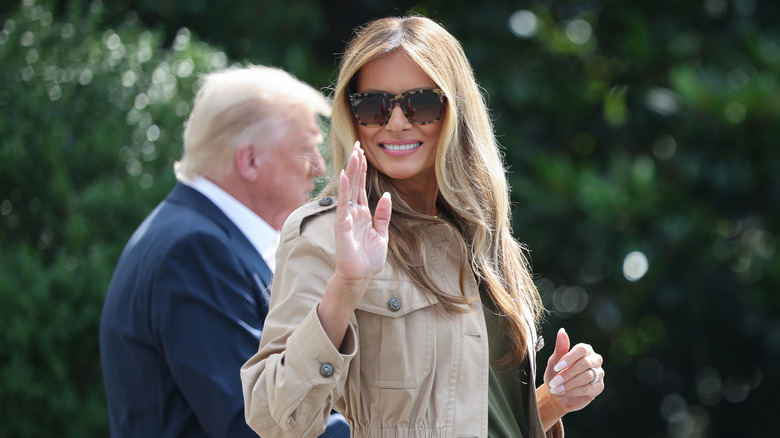 Melania Trump waving