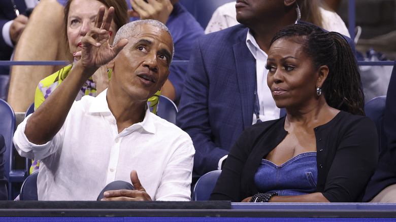 Barack Obama pointing, Michelle Obama looking doubtful
