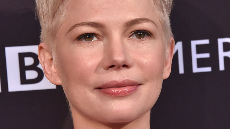 Michelle Williams poses in short blond hair