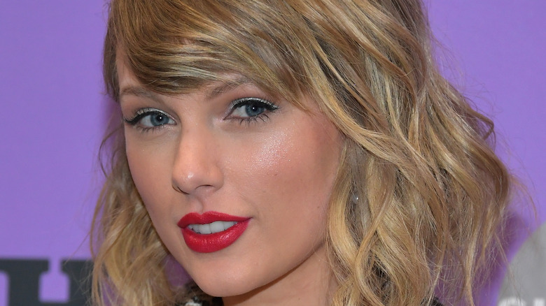 Taylor Swift posing for a photo