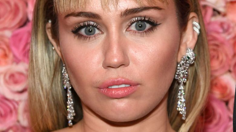 Miley Cyrus wet hair look