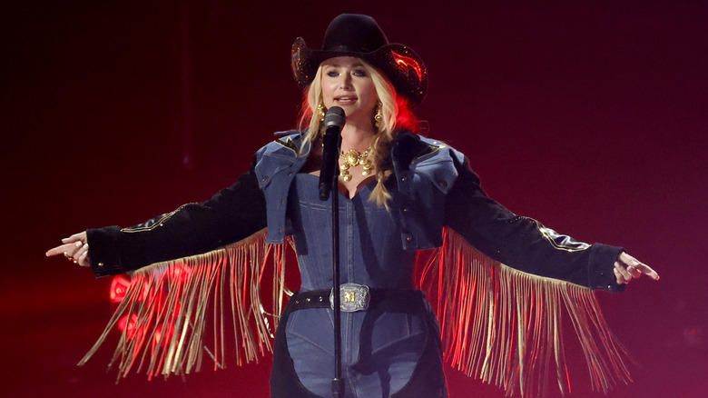Miranda Lambert singing cowboy hat