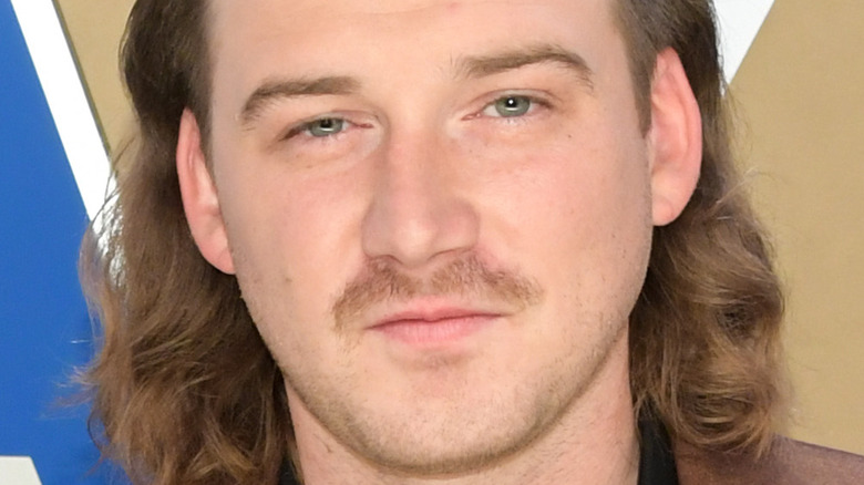 Morgan Wallen posing