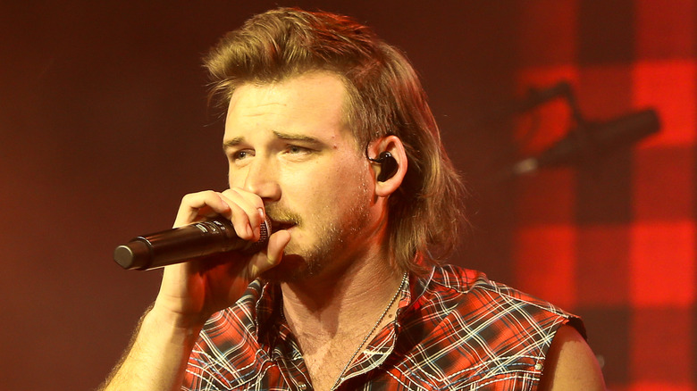 Morgan Wallen singing