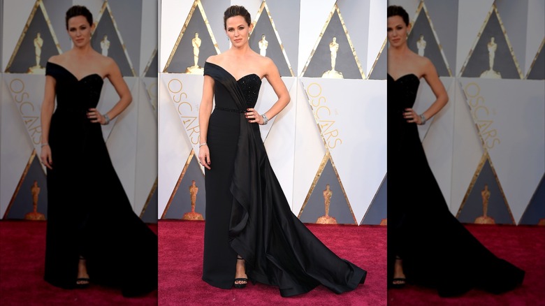 Jennifer Garner 2016 Academy Awards gown Versace