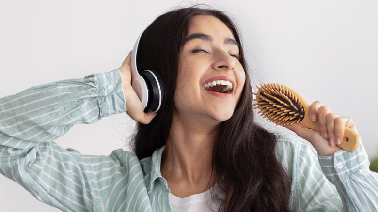 Woman singing 