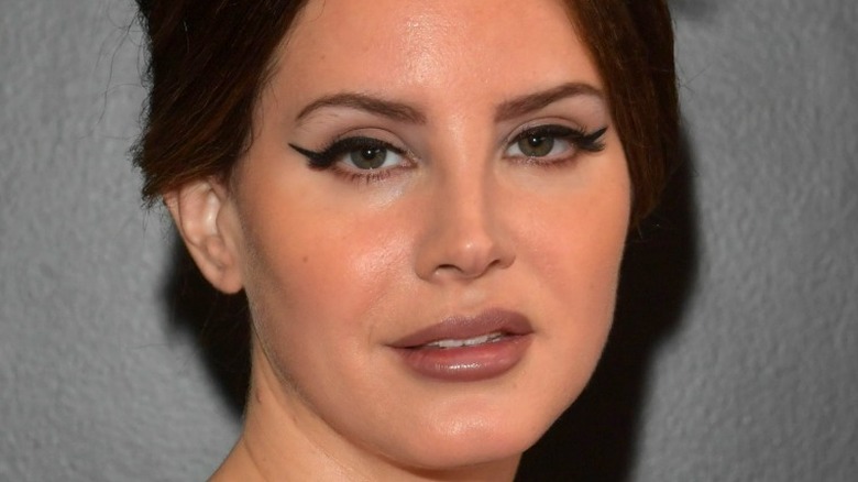 Lana Del Rey winged eyeliner