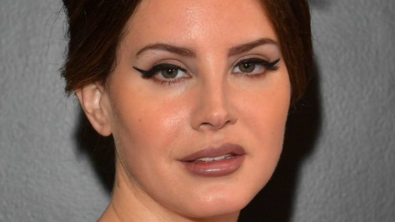 Lana Del Rey winged eyeliner