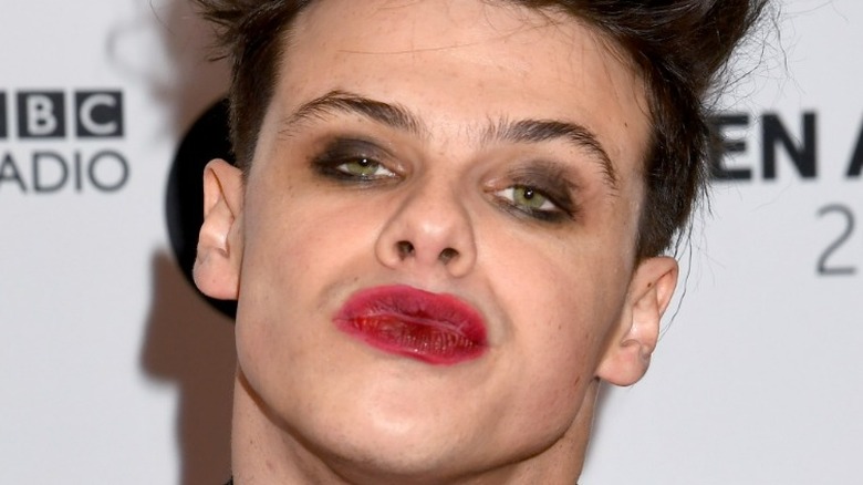 Yungblud in heavy lipstick and eyeliner