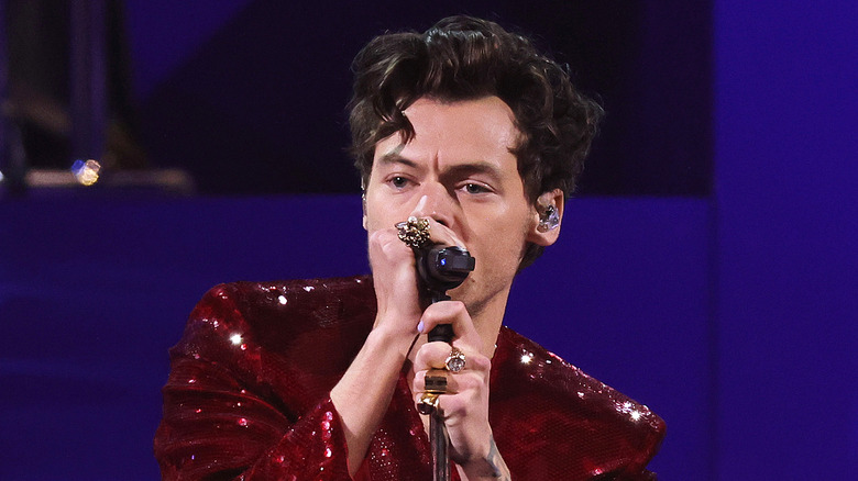 Harry Styles performs red jacket
