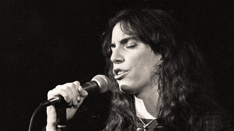 Patti Smith black and white on stage