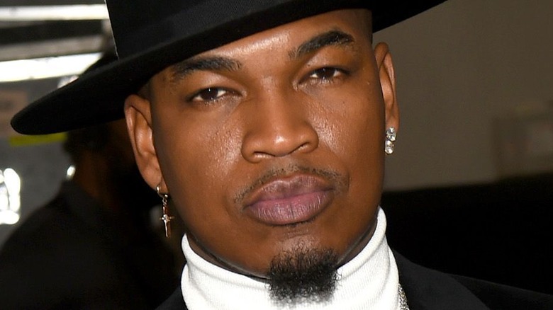 NE-YO posing