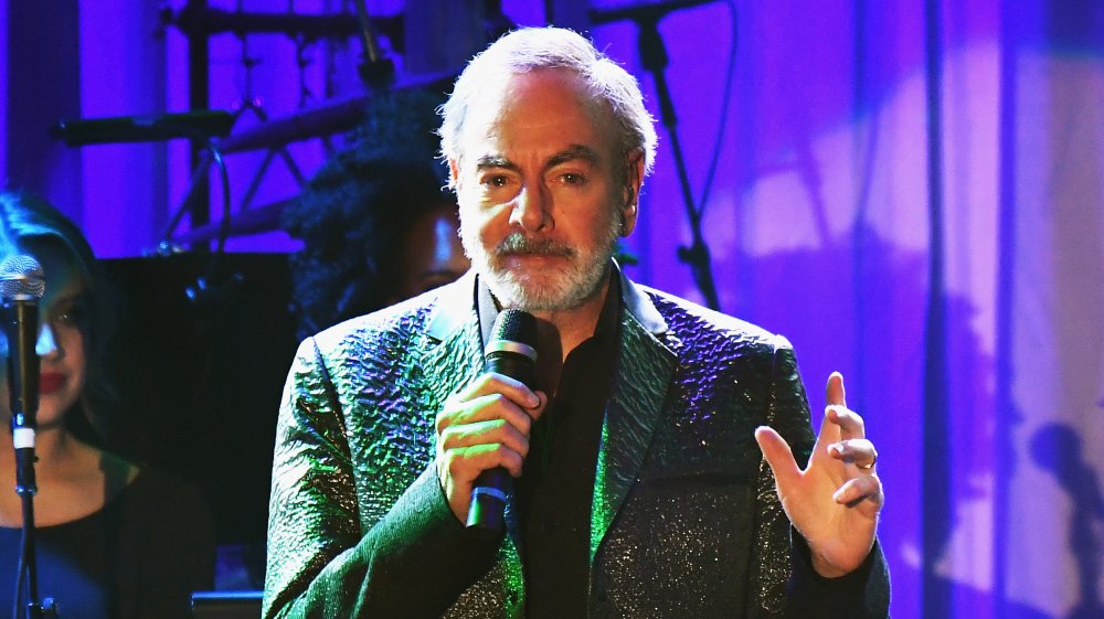 Neil Diamond Gives Surprise Performance After Sad Diagnosis