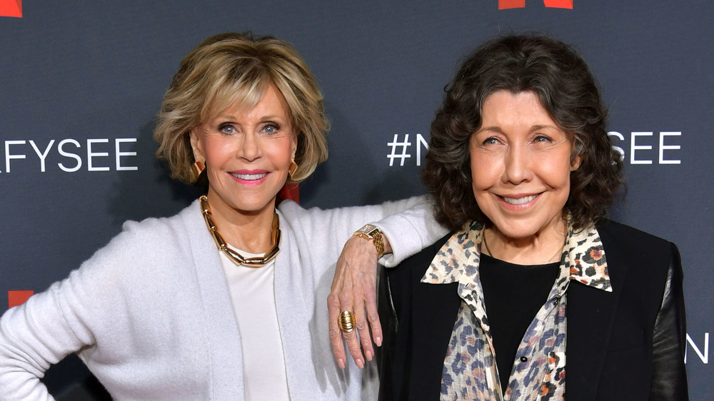 Jane Fonda and Lily Tomlin on red carpet