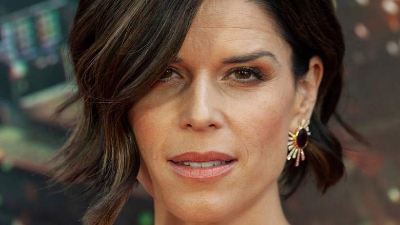 Neve Campbell short hair 