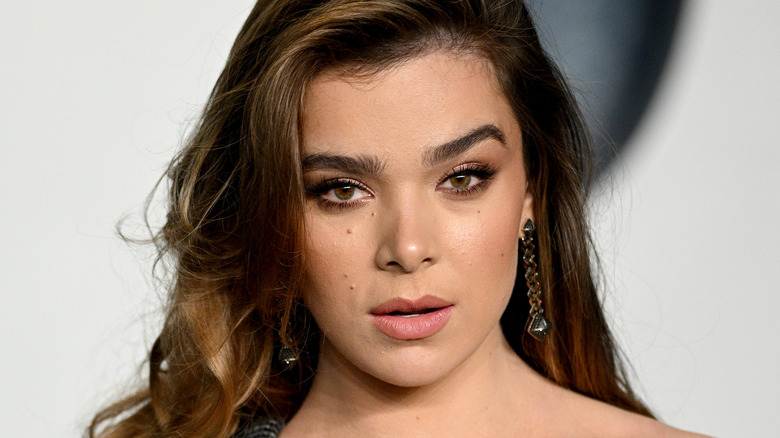 Hailee Steinfeld close-up