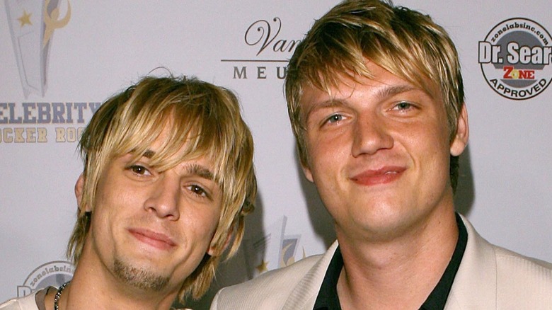 Nick and Aaron Carter posing