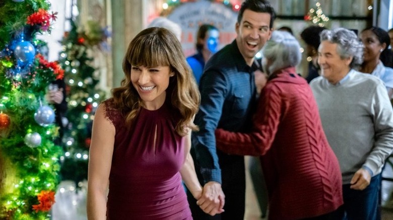 Nikki DeLoach and Benjamin Ayres in Cranberry Christmas