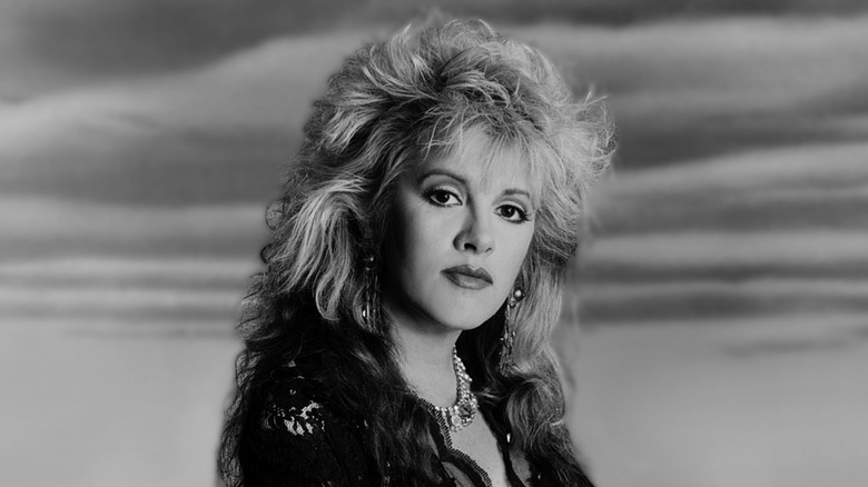 Stevie Nicks posing in 1987
