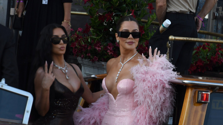 Kim Kardashian and Khloé Kardashian attend Jeff Bezos and Lauren Sánchez's wedding