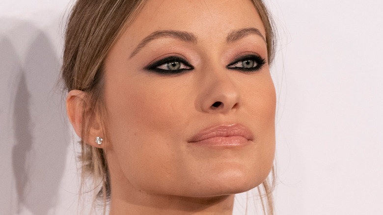 Olivia Wilde chin up eyeliner