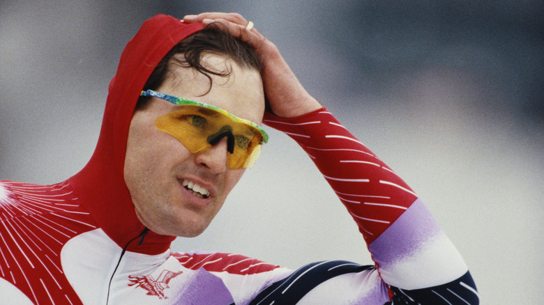 Dan Jansen touching his hood