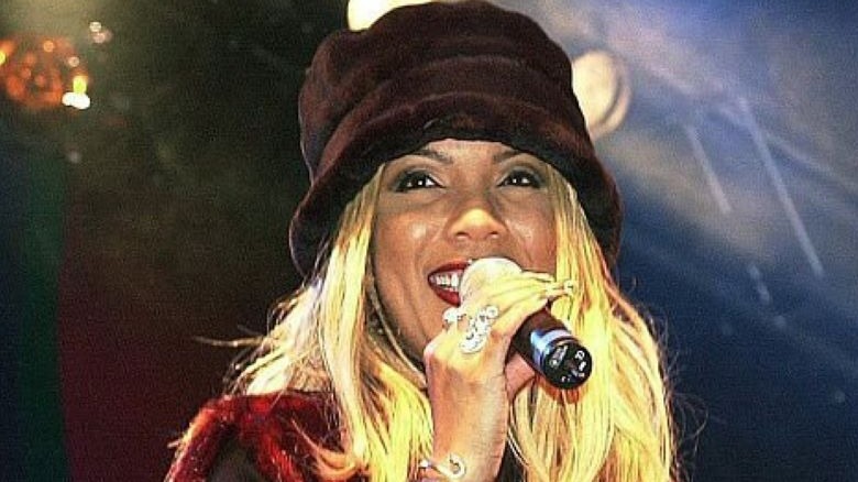 Melanie Thornton performing