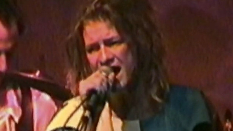 Mia Zapata performing.