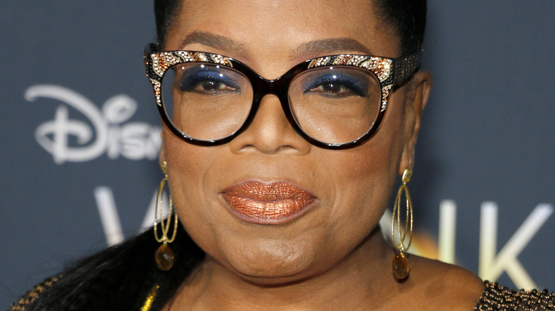 Oprah Winfrey posing