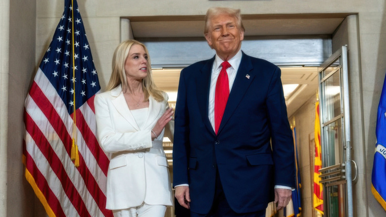 Pam Bondi and Trump visit the DOJ