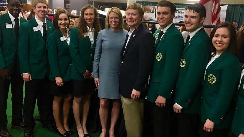 Pam Bondi with 4H Club members
