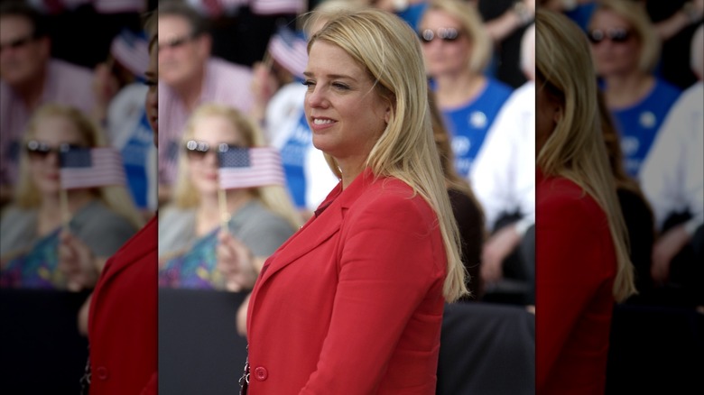 am Bondi attends a campaigns event for Republican presidential candidate Mitt Romney
