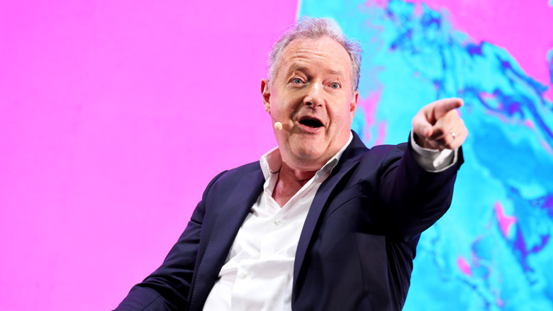 Piers Morgan pointing onstage in a suit