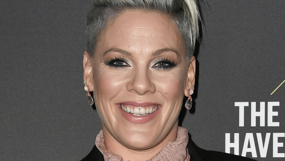 Pink smiling on the People's Choice Awards red carpet