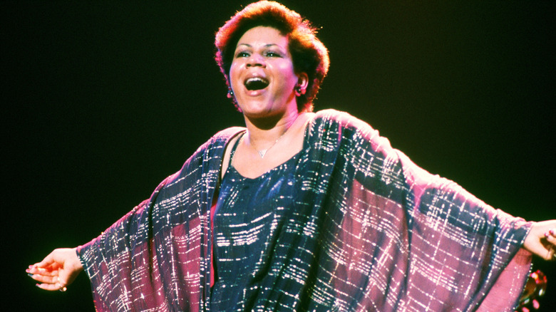 Minnie Riperton performing
