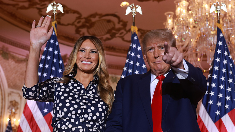 Melania and Donald Trump pose together