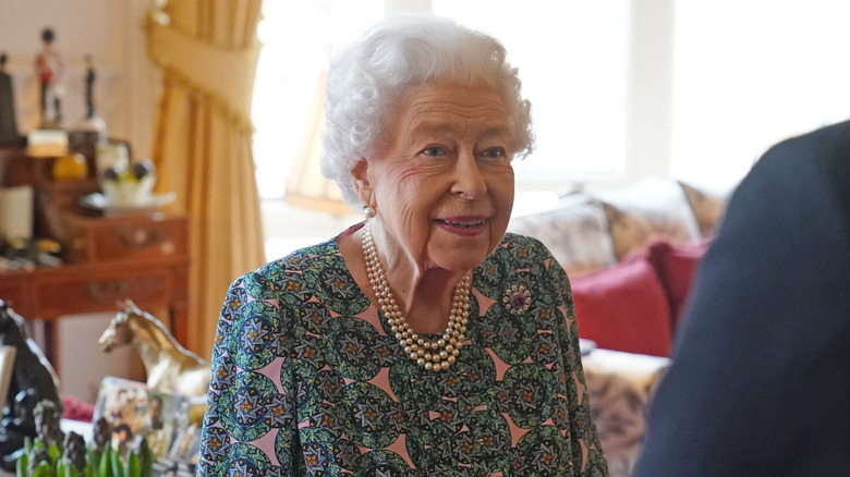 Queen Elizabeth looking frail