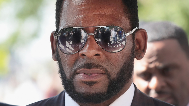 R. Kelly leaves Chicago courthouse following a 2019 hearing