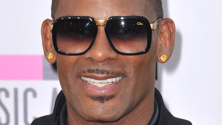 R. Kelly at the 2013 American Music Awards