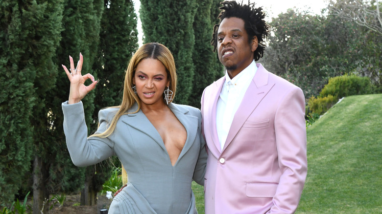 Beyonce and Jay-Z posing