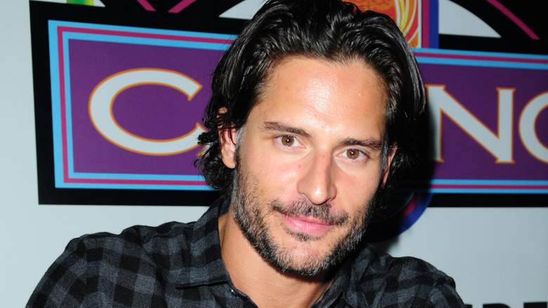 Joe Manganiello posing for cameras