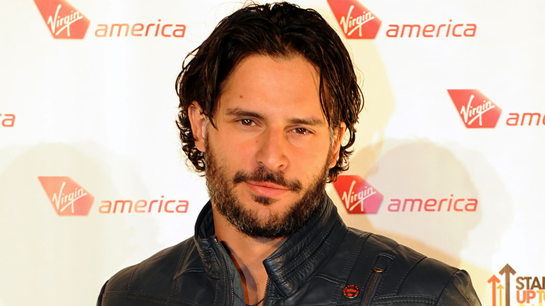 Joe Manganiello posing for cameras