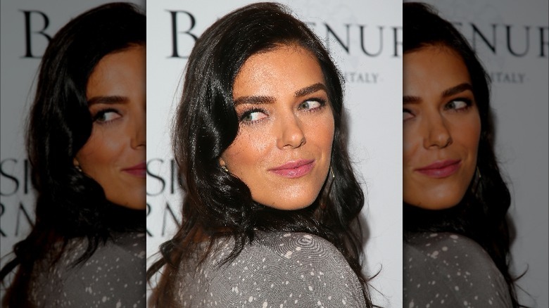 Adrianne Curry posing at an event