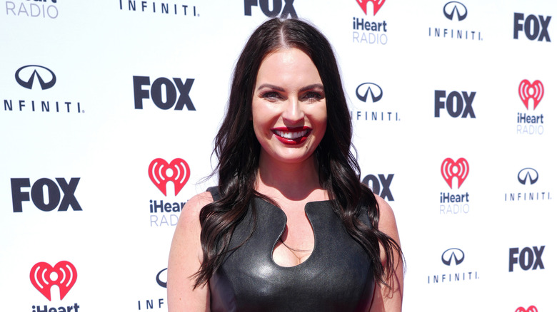 Danielle Ruhl posing at an event
