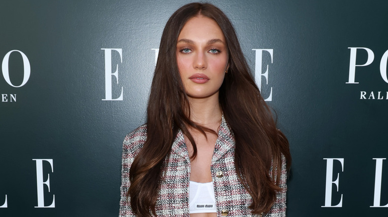 Maddie Ziegler posing at an event